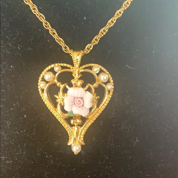 Avon Jewelry - Avon gold tone necklace